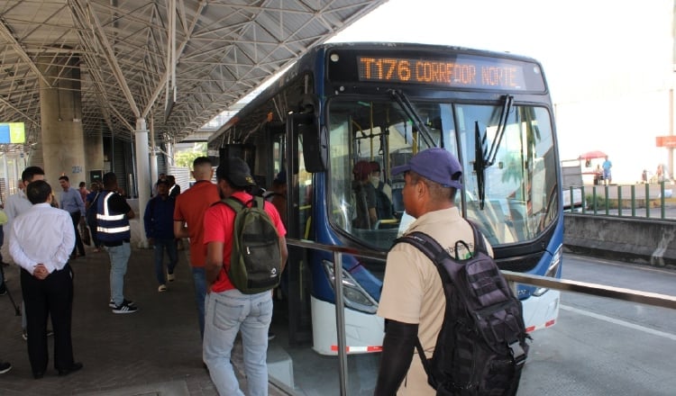 La entrada al intercambiador, ubicado debajo de la Línea 1 del Metro en San Isidro, no conlleva ningún costo para los usuarios.  Foto: Cortesía 