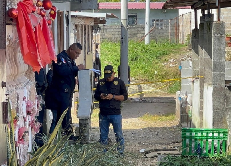 Todo el área fue acordonada con cinta amarilla para conservar la escena del crimen. Foto: Diómedes Sánchez  