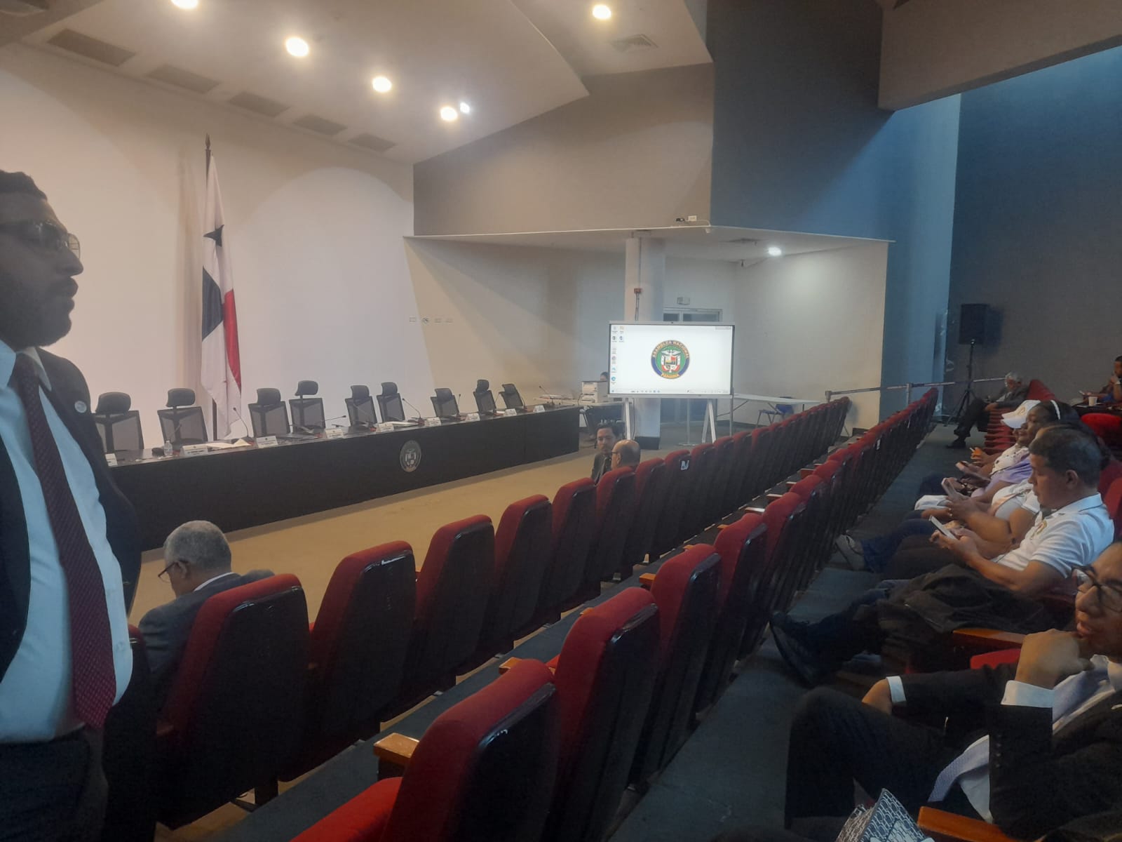 Las sesiones del primer debate de las reformas se desarrollan en el anfieatro de la Asamblea. Foto: Vivian Jiménez