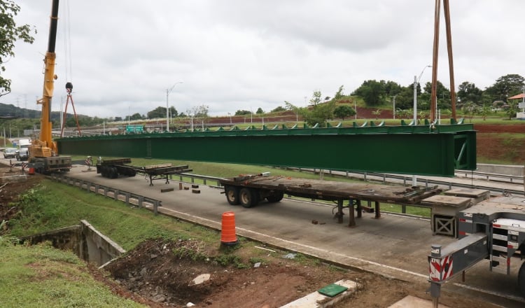 En estos momentos se desarrollan trabajos de instalación de tuberías a lo largo del corredor Este.  Cortesía