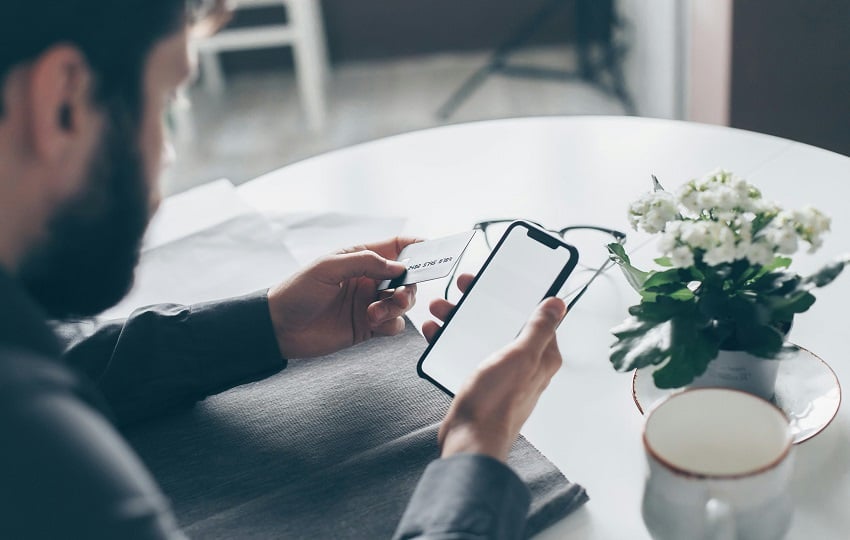 Se aconseja a los ciudadanos prestar atención a la información que reciben a través de medios digitales. Foto: Pexels