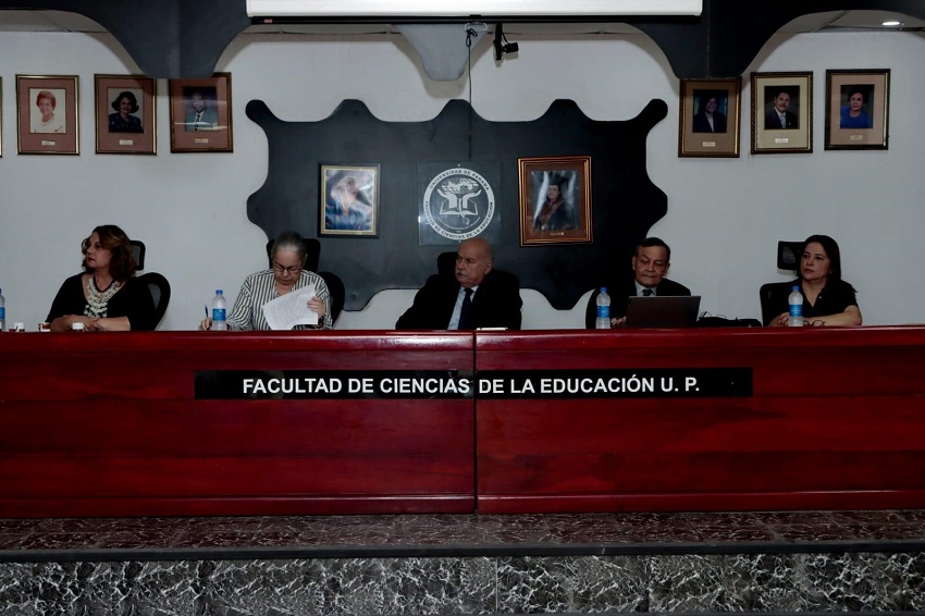 Miembros del panel principal de la actividad realizada este sábado en la Universidad de Panamá. Foto: Redes Sociales