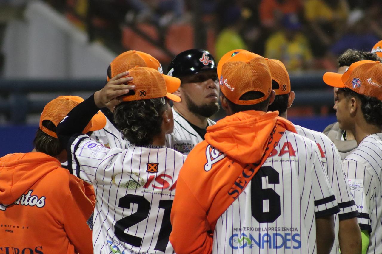 El equipo de Los Santos entre los punteros del torneo nacional de béisbol juvenil.  Foto: Fedebeis