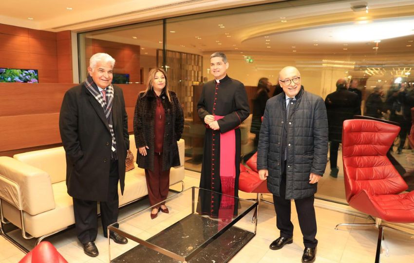 Recibimiento del presidente, José Raúl Mulino, y a su esposa Maricel de Mulino. Foto: Cortesía