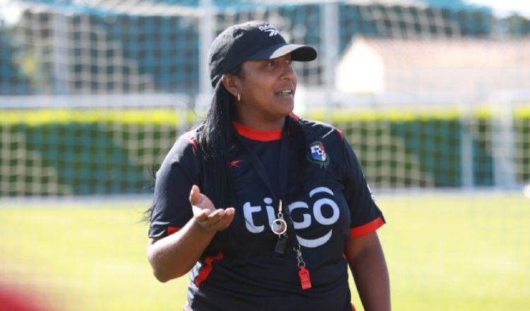 Raiza Gutiérrez, entrenadora de la Sub-17 de Panamá Femenina.  Foto: Fepafut