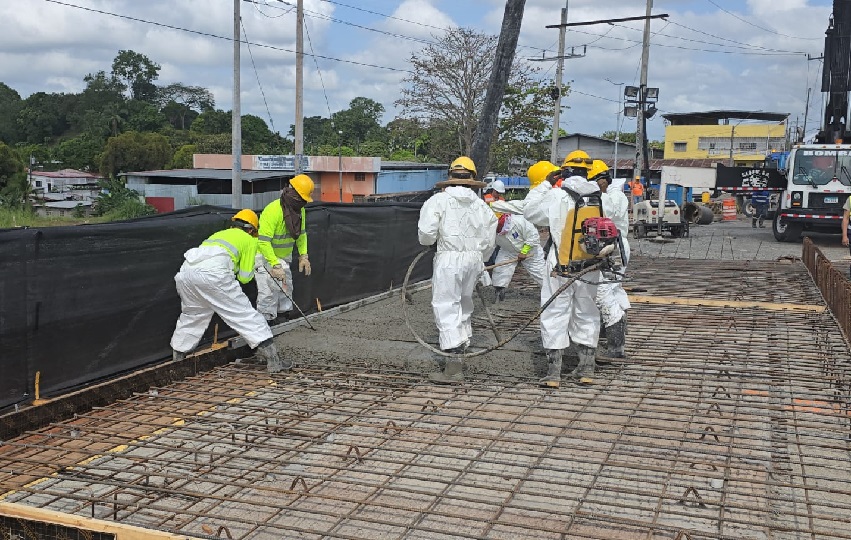 El funcionario destacó que se estima que estos trabajos de vaciado de concreto deben culminar el próximo 30 de enero. Foto. Eric Montenegro