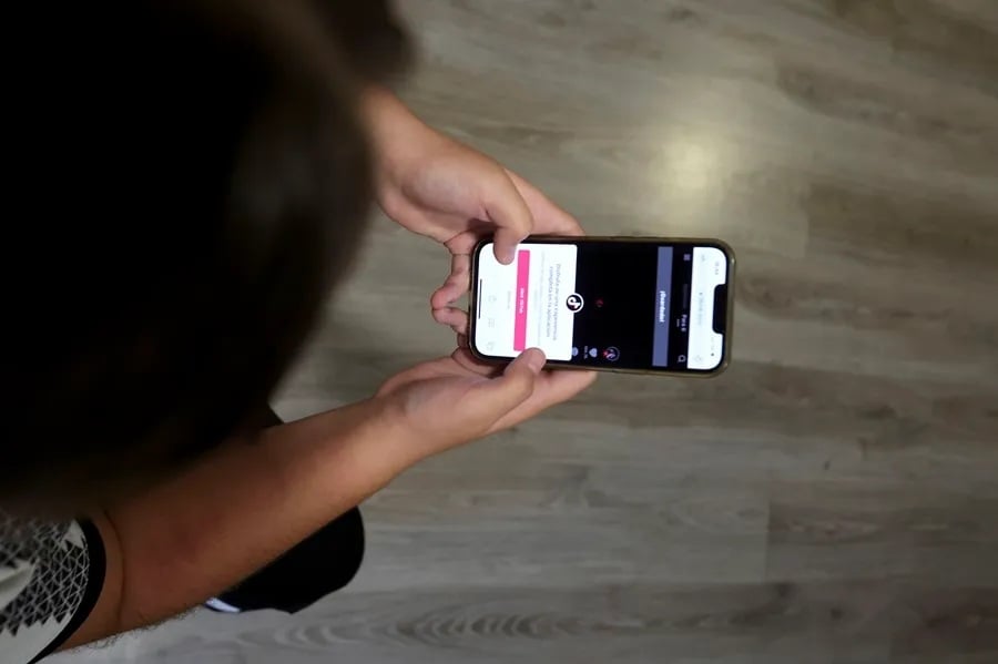 Sólo debe permitirse en la escuela la tecnología que tenga una función clara de apoyo al aprendizaje. Foto: EFE