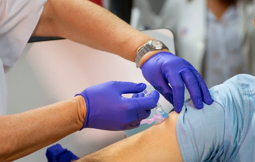 Las vacunas administradas se personalizaron para reconocer el cáncer individual del paciente. Foto: EFE