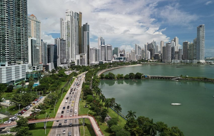 La economía de Panamá creció un 10,8 % en 2022 y un 15,3 % en 2021, dejando atrás la debacle por la pandemia, que derrumbó en 2020 el PIB en un 17,9 %.