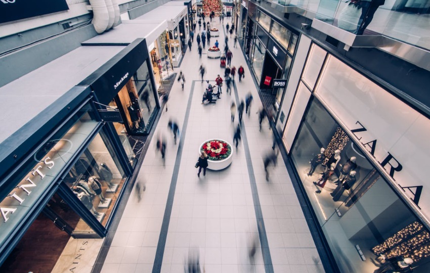 Las personas están buscando flores, perfumes y arreglos. Foto: Ilustrativa / Pexels