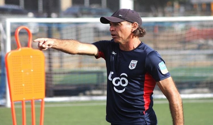 Leonardo Pipino es el entrenador de la selección Sub-17 de Panamá. Foto: FPF