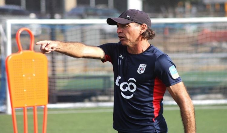 Leonardo Pipino es el entrenador de la selección Sub-17 de Panamá. Foto: FPF