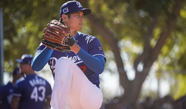 El japonés Shohei Ohtani se entrena para volver a lanzar en la carpa grande. Foto: @Dodgers