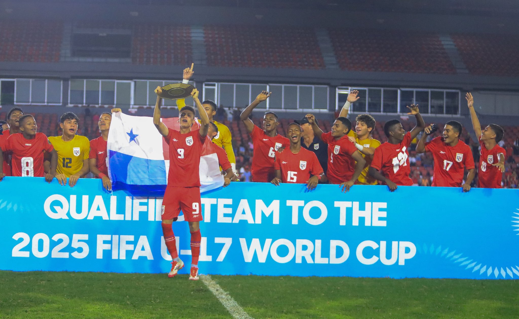 Jugadores de Panamá festejan su clasificación al Mundial de Catar 2025. Foto: EFE