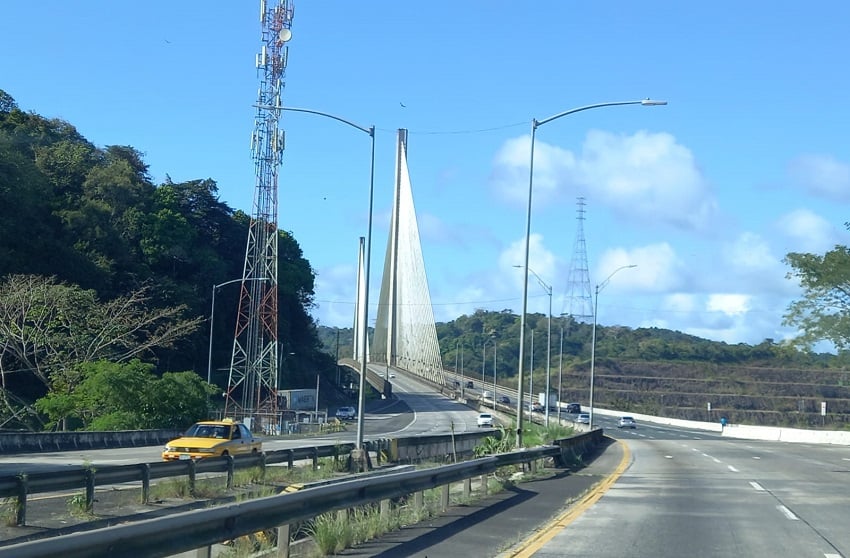 Las carreteras hacia el puente Centenario serán ampliadas. Foto: Archivo