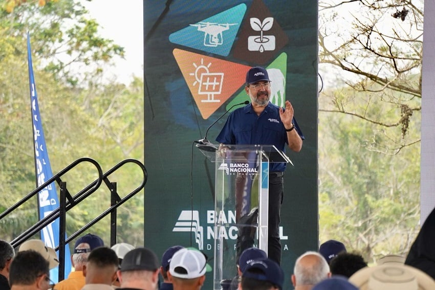 El gerente del Banco Nacional, Javier Carrizo, habla en el segundo Encuentro Agropecuario celebrado el pasado jueves en Darién. Foto: Cortesía Banconal