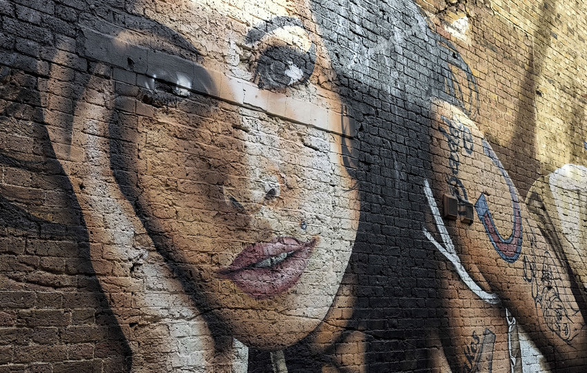 Un mural en Londres, recuerda a Amy Winehouse, fallecida a los 27 años en 2011. Foto: EFE