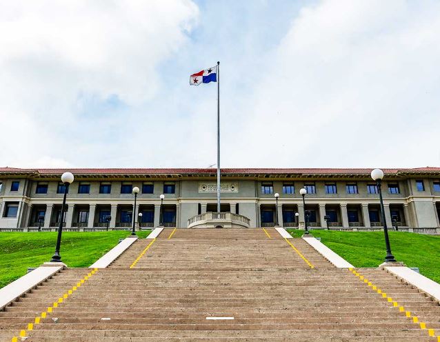 Ejecutivo asegura que la vía seguirá en manos nacionales. Foto: Cortesía