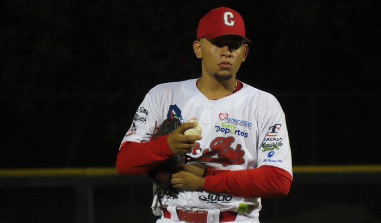 Dereck Gómez, lanzador de Coclé. Foto: Fedebeis