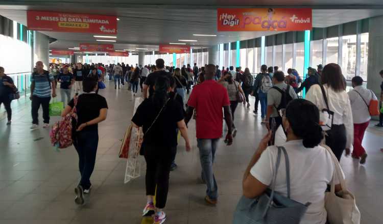 Trabajadores en el interior del país perciben salarios más bajos que en la ciudad capital.  Archivo