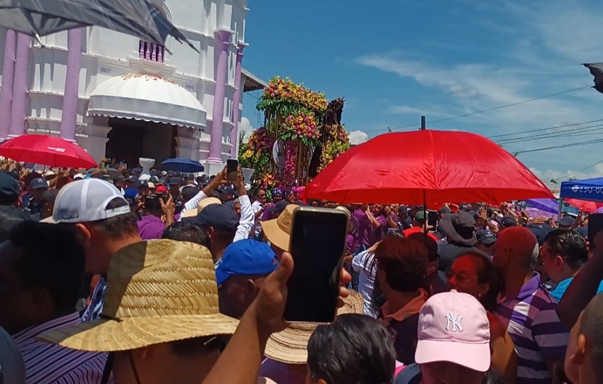 En Atalaya miles de peregrinos participaron de la romería en honor a Cristo Jesús Nazareno. Foto. Melquíades Vásquez