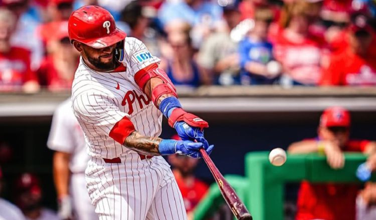 El panameño Edmundo Sosa, pega cuadrangular en el juego de los  Filis contra los Orioles.  Foto:@Phillies