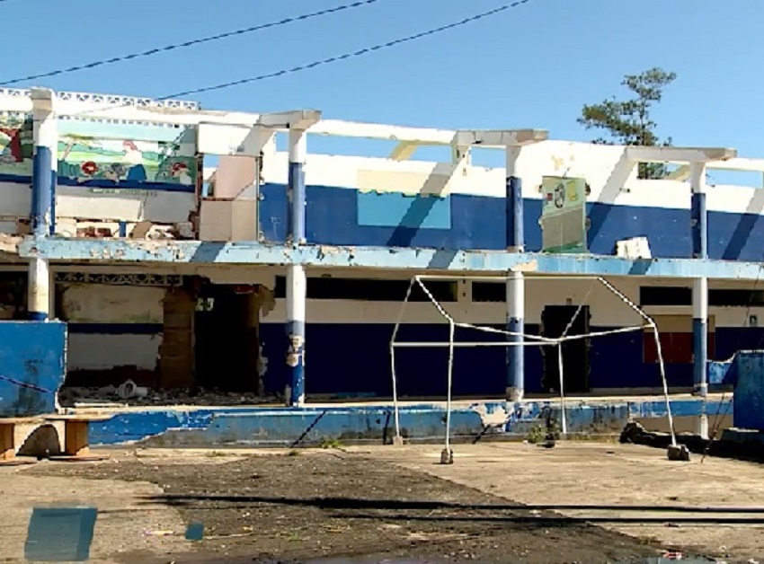 Imagen de la escuela cuando no había sido demolida. Foto: Archivo