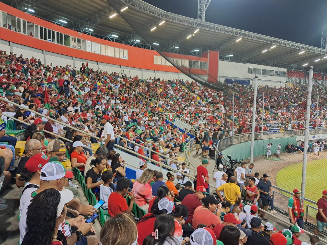 Coclé ganó a Chiriquí, ante un lleno completo en el estadio Kenny Serracín de David. Foto: Cortesía