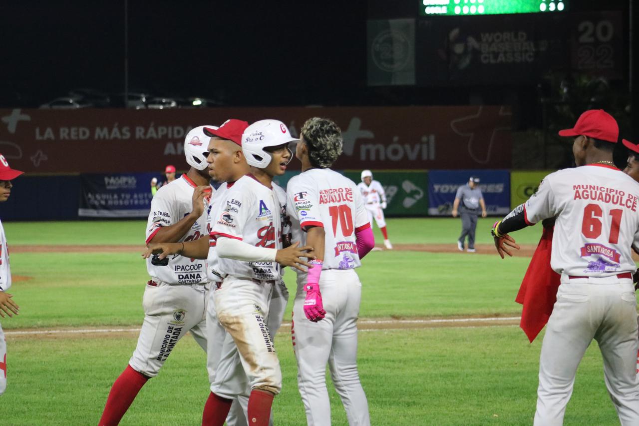 Coclé es el campeón del béisbol juvenil 2025. Foto: Fedebeis