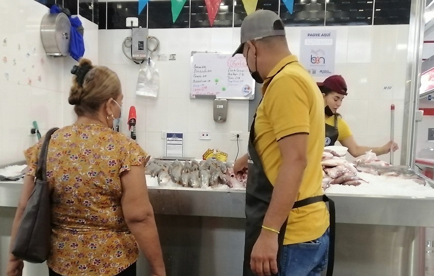 Hay poco pescado en el mercado, lo que nos hace difícil a nosotros, los que tenemos puestos de venta.  Foto. Thays Domínguez