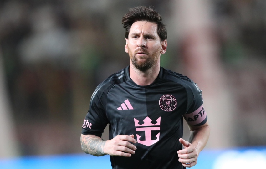  Messi será baja para los próximos partidos que la selección de Argentina disputará contra Uruguay y Brasil, correspondientes a las eliminatorias sudamericanas del Mundial 2026.