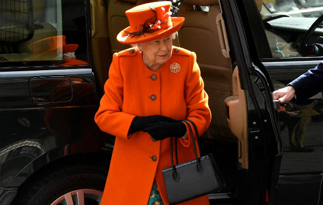 La soberana británica -que llegó al trono en 1952 tras la muerte de su padre, el rey Jorge VI- tocó la pantalla de un iPad para compartir en Instagram la imagen de una carta.