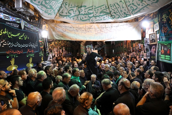 Cientos de miles de personas acuden a la ciudad santa, unos 80 kilómetros al sur de Bagdad, durante la festividad, una de las principales de la secta chií del islam. FOTO/AP