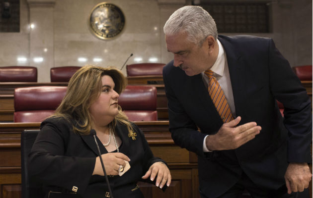 Jenniffer González con el presidente del Senado, Thomas Rivera Schatz. Foto: AP.