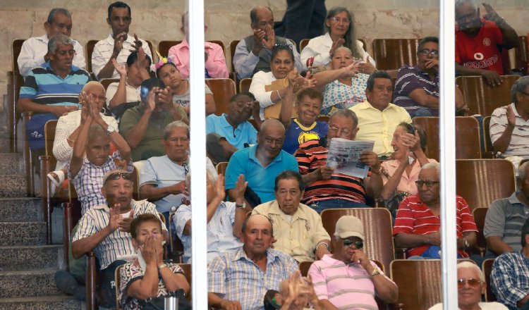 Los jubilados se quedaron esperando el debate de los proyectos que les interesa. Foto de cortesía