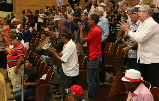 El proyecto da cobertura a los jubilados y pensionados que obtienen pensiones inferiores a los $1,500 mensuales.