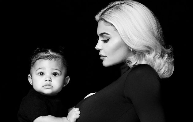 Kylie junto a Stormi. 