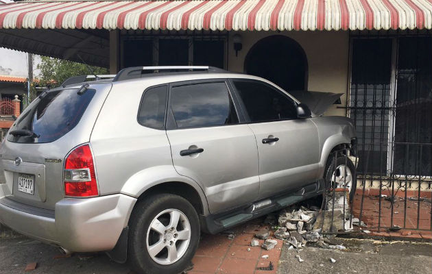 La camioneta que terminó en una vivienda de La Chorrera. @BCBRP