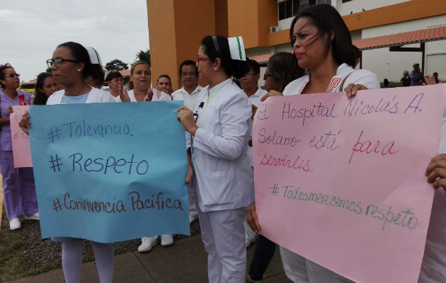 Protesta de enfermeras en hospital Nicolás Solano. Foto: Eric A. Montenegro.