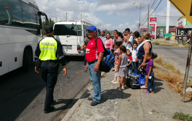 Las unidades del transito de la Policía Nacional informaron que desde horas de la madrugadade hoy jueves  el tráfico se intensificó.