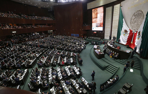 El Senado mexicano en pleno en la toma de posesión de Andrés Manuel López Obrador. FOTO/AP