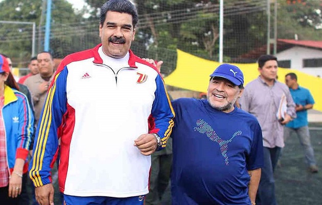 Maradona junto a Maduro.