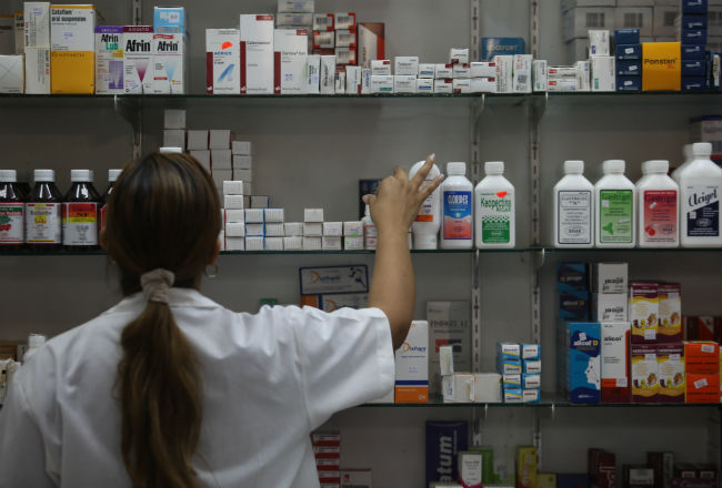 Los consumidores se quejan del alto costo de los medicamentos en Panamá.