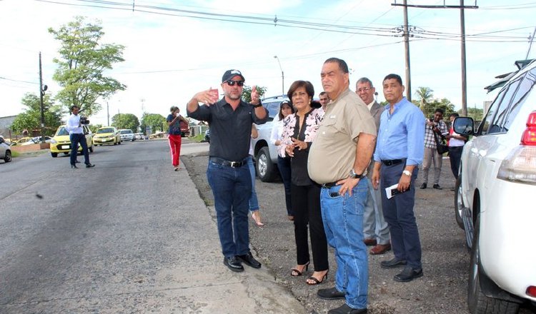 El ministro Sabonge inspeccionó los proyectos. Foto de cortesía