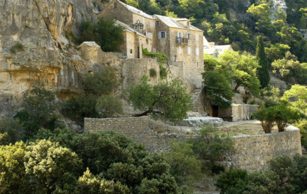 El monasterio de Blaca al sur de la isla de Brac, famosa por  su Cabo Dorado. Tomislav Rastic