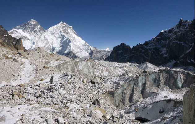 La cordillera asiática, que incluye al Monte Everest, ha perdido hielo a un ritmo de 1% al año desde el 2000. Foto : AP. 