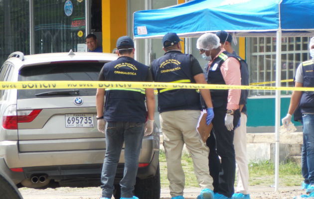 Tres muertos viajaban en la camioneta BMW. 