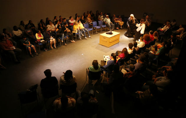 El público y el elenco están muy cerca. /Foto: Josué Arosemena.