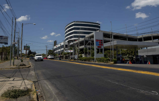 También se denunciaron agresiones de oficiales a periodistas y su irrupción a centros de comercio privados para capturar a los manifestantes.