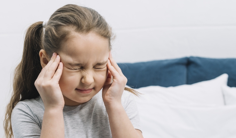 Un niño con migraña es hipersensible a la luz y los sonidos. Cortesía.